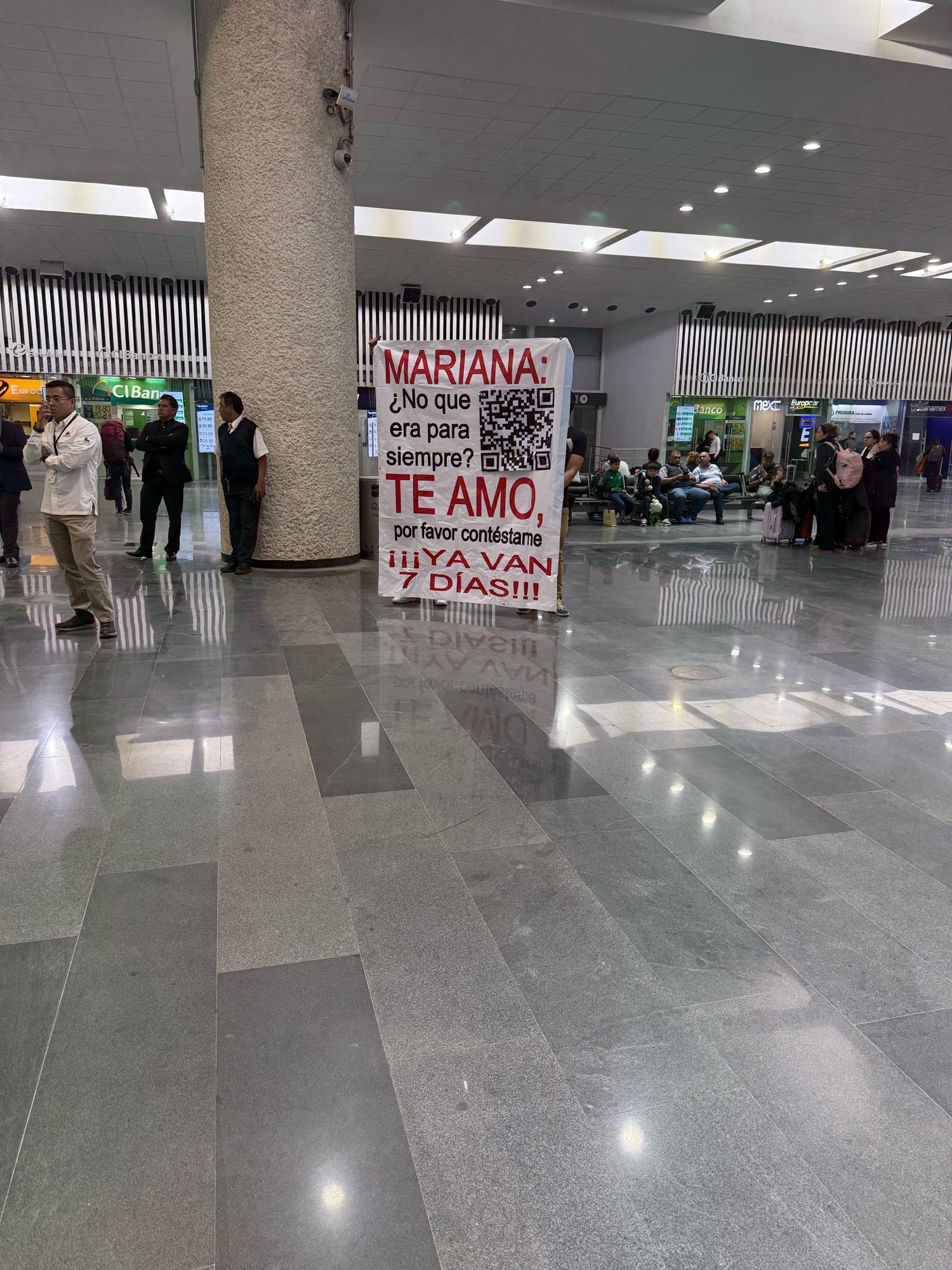 “Mariana, perdóname”: Las misteriosas lonas en CDMX que podrían estar ligadas a “7 días”, el éxito de Gabito Ballesteros y Tito Doble P