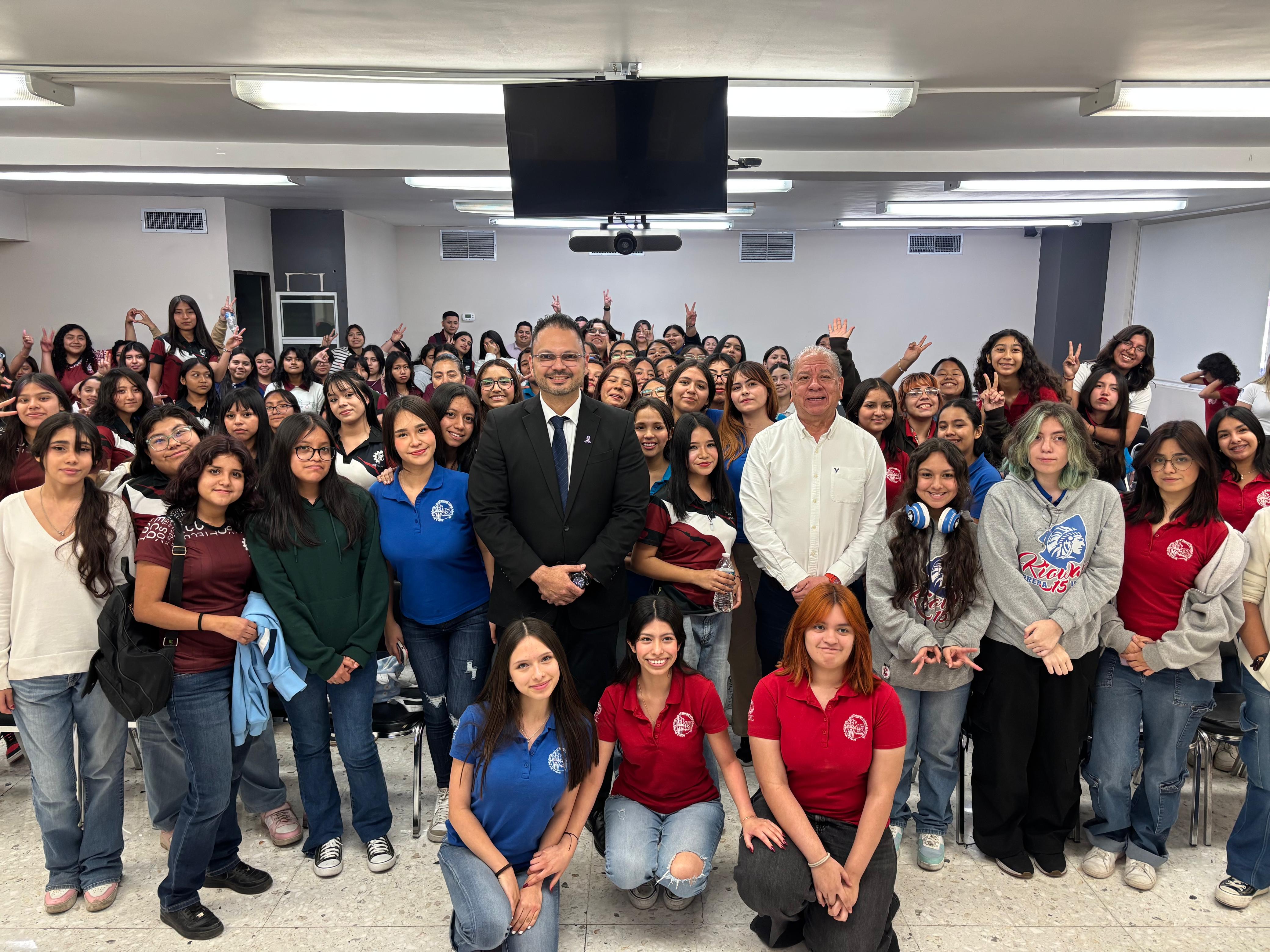 Semana Internacional de la Mujer: Plática Inspiradora en la Prepa 15 Organizada por el Regidor Tío Toño