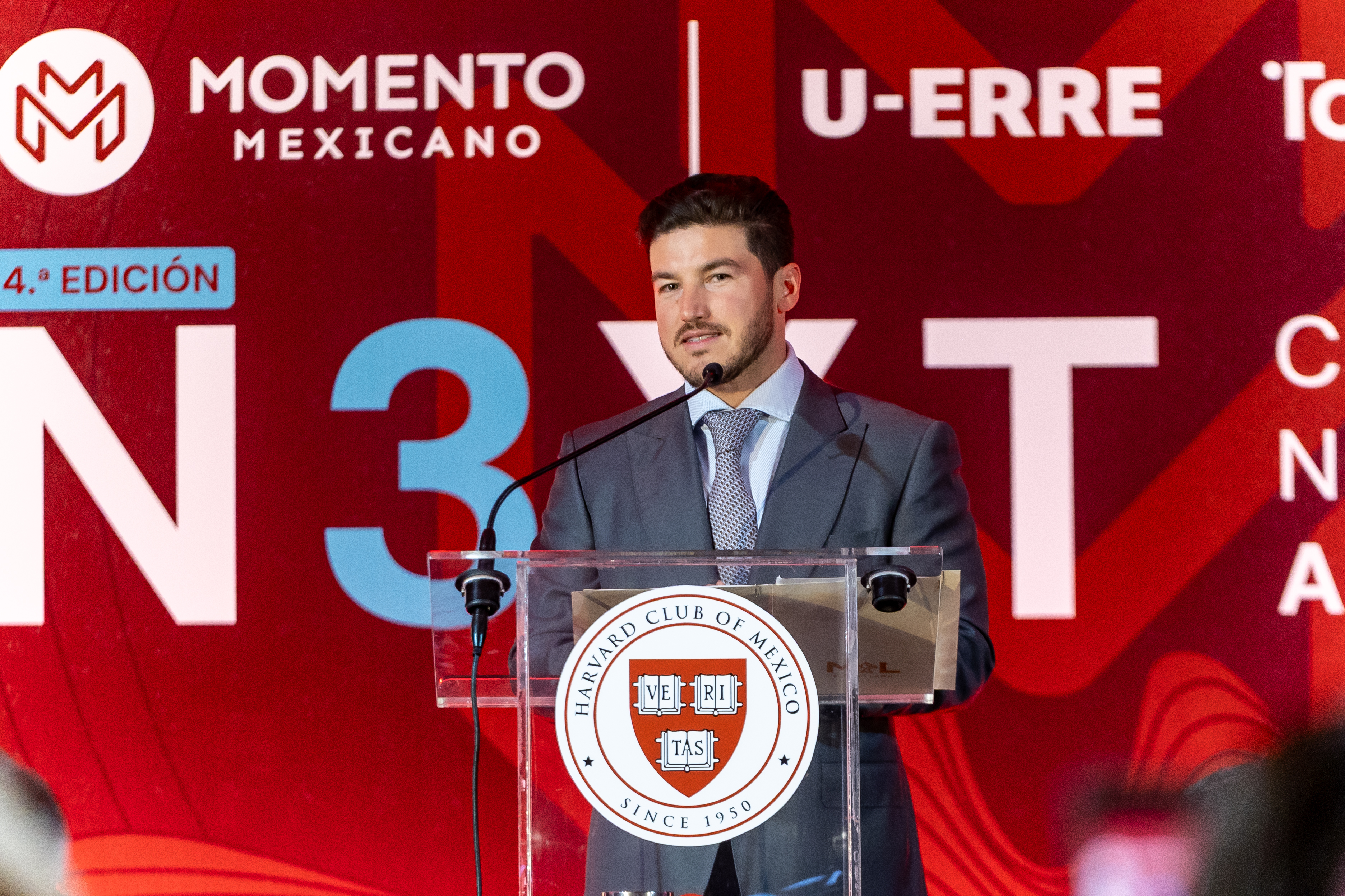 Samuel García Pide Adoptar el “Plan Nuevo León” en Foro Continental