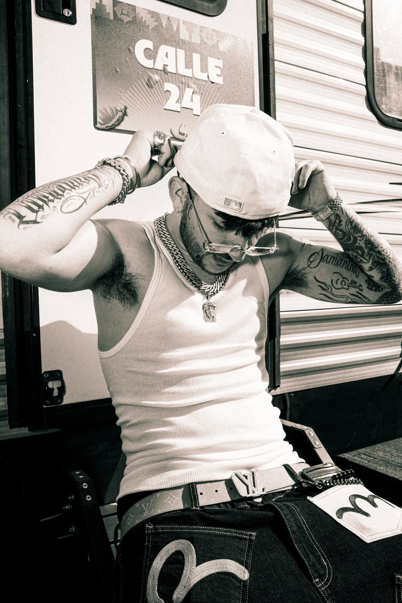 Calle 24 y El Neto Peña lanzan “Mamoncita y Chula”, una fusión explosiva entre el rap y el regional mexicano
