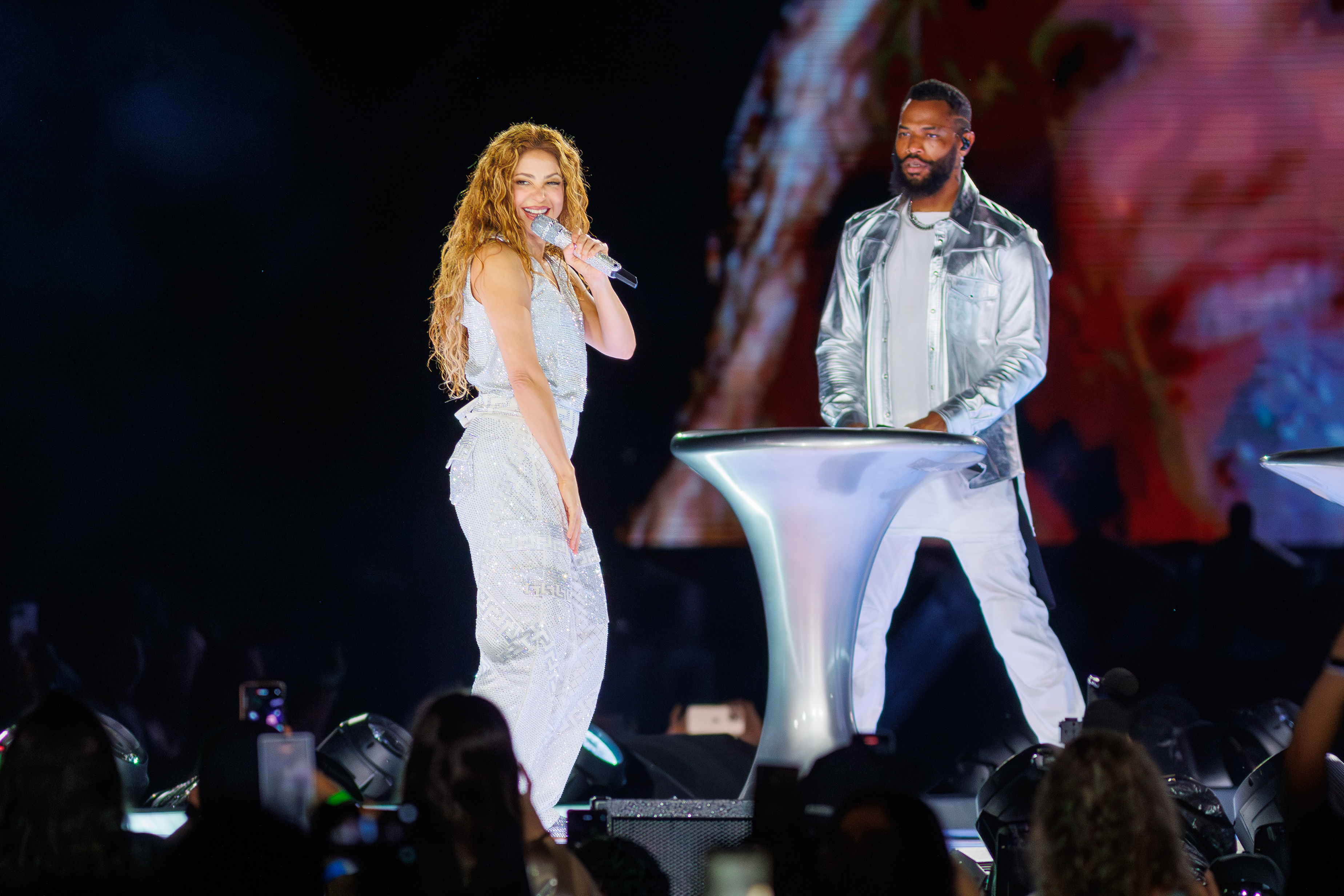 Shakira cantó ante 37 mil personas en Monterrey con su gira Las Mujeres Ya No Lloran