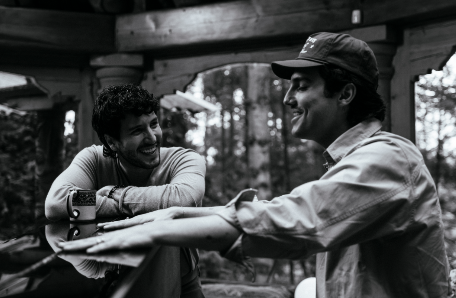 Sebastián Yatra presenta el video de Templo de Piceas junto a Humbe, una cápsula íntima del proceso creativo