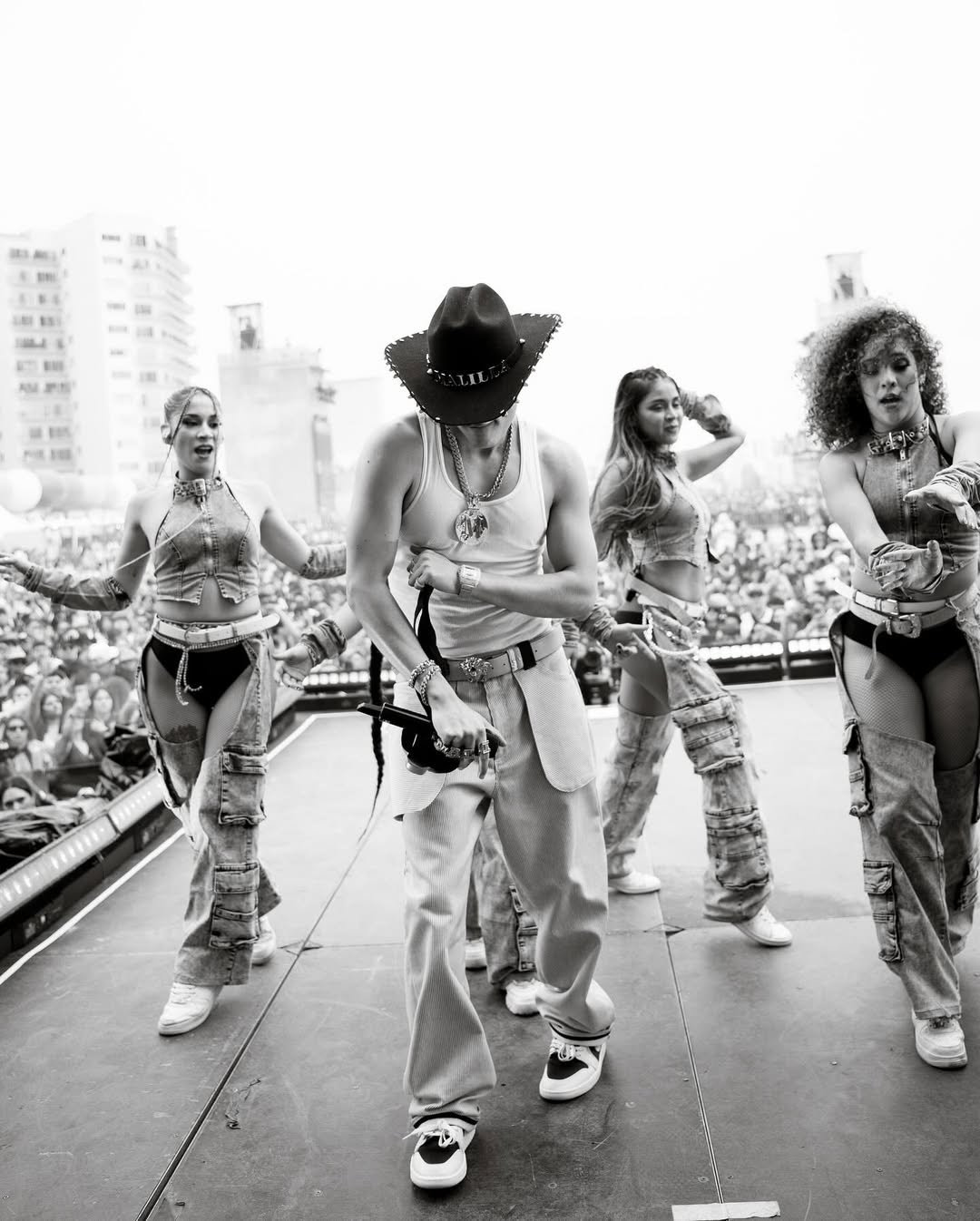 El Malilla hace historia en el Baja Beach Fest 2025 con el estreno en vivo de su EP “Tu Maliante Bebé”