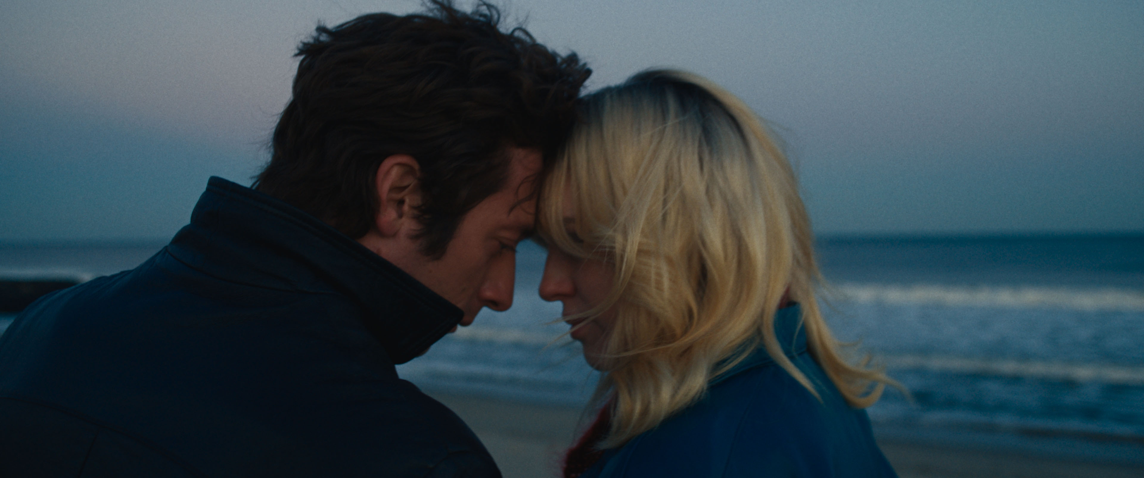 Jeremy Allen White se transforma en Bruce Springsteen en Música de Ninguna Parte