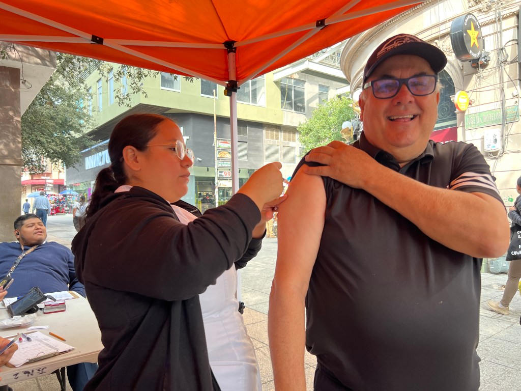 Secretaría de Salud aplica más de 1.5 millones de vacunas durante la temporada invernal en Nuevo León