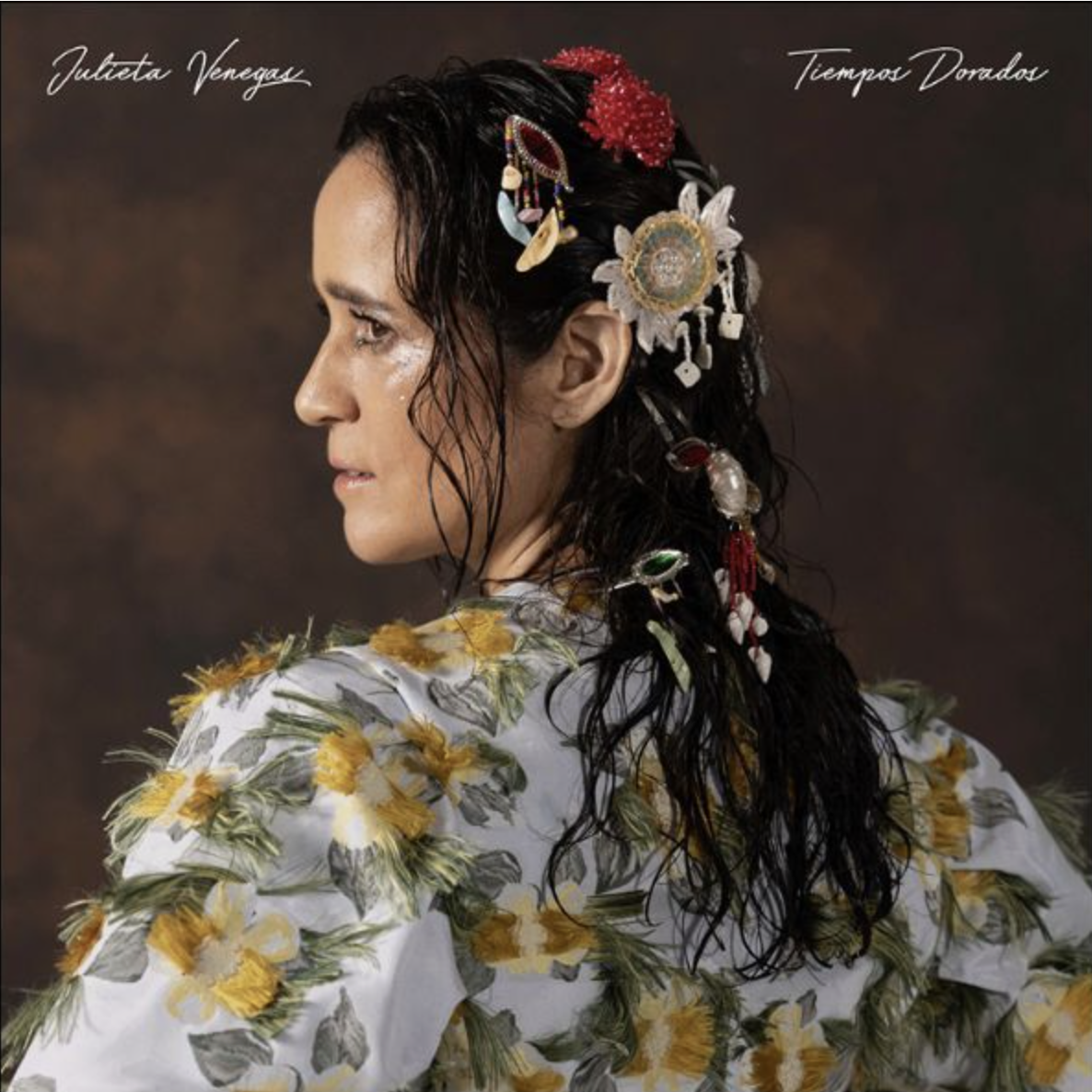 Julieta Venegas abre una nueva etapa creativa con “Tiempos Dorados”, el primer adelanto de su próximo álbum