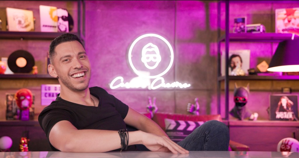 Carlos Chavira lanza emotivo homenaje musical a las Fuerzas Armadas caídas