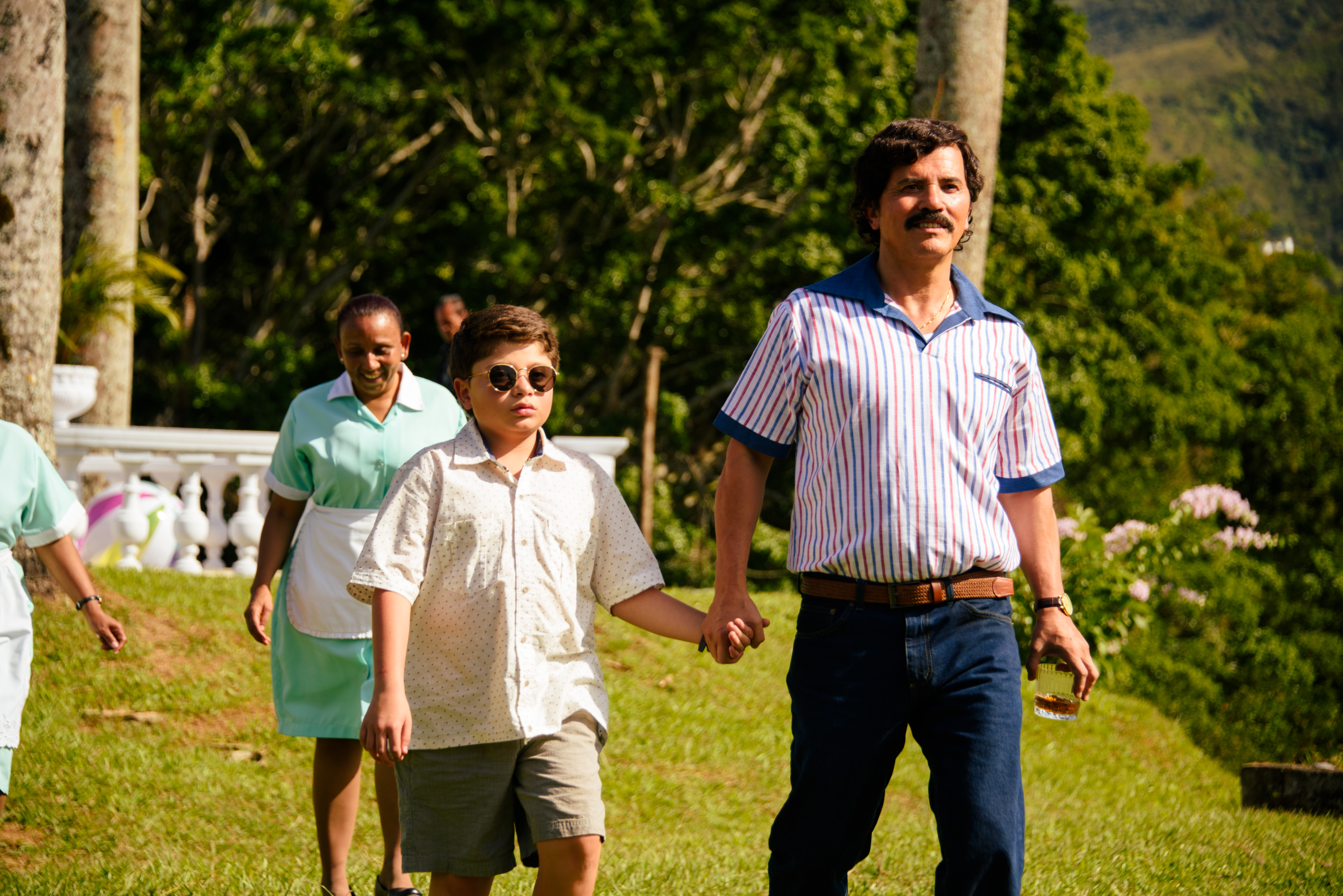 Disney+ estrena “Dear Killer Nannies”, la serie inspirada en la infancia del hijo de Pablo Escobar