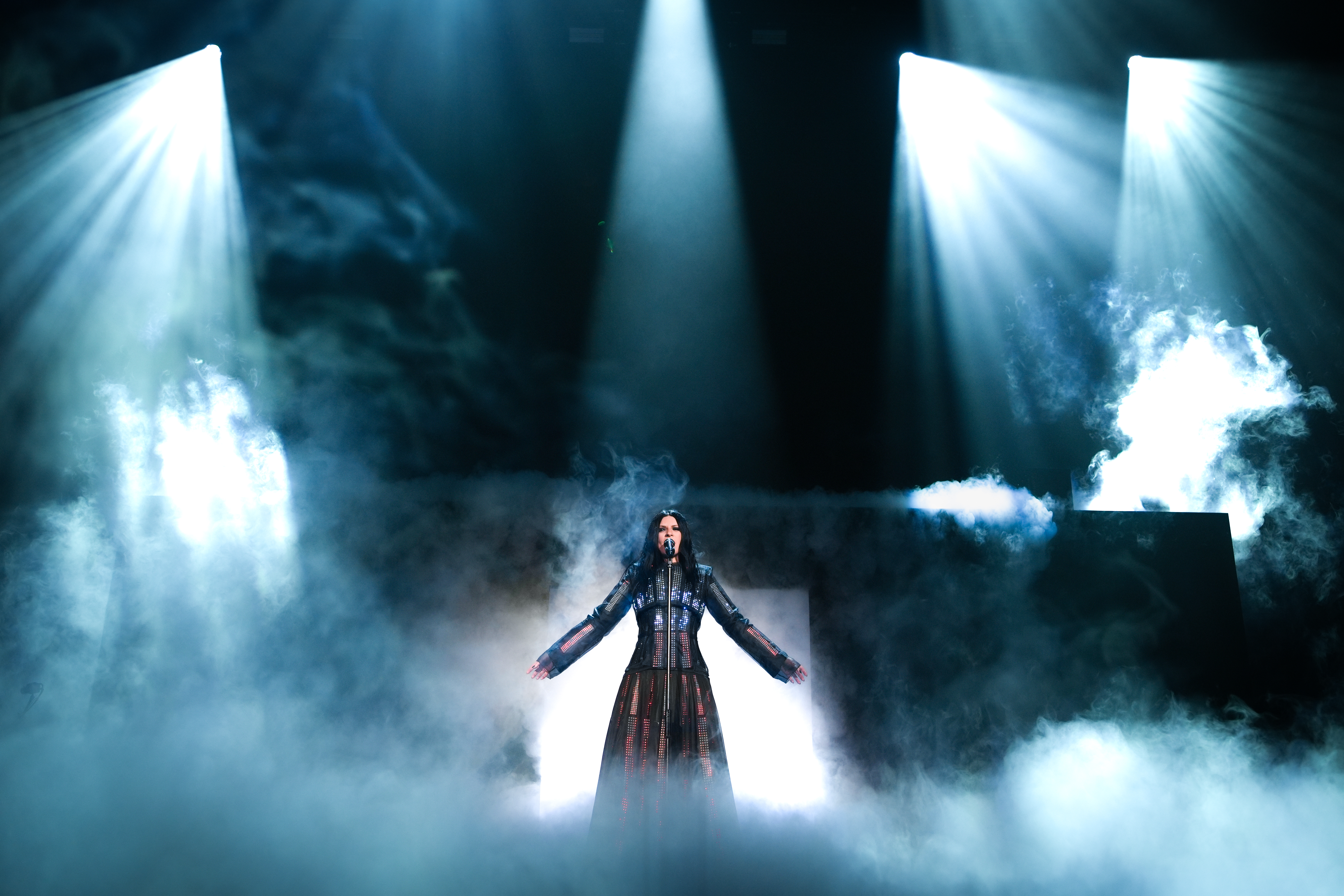 LAURA PAUSINI INAUGURA SU NUEVO TOUR MUNDIAL CON UN SOLD OUT EN PAMPLONA 🌍✨