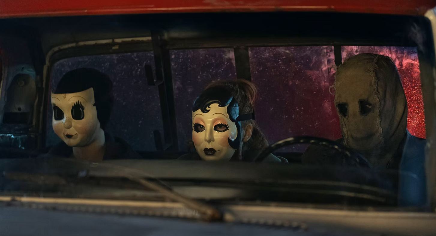 “LOS EXTRAÑOS: CAPÍTULO 3” — EL TERROR REGRESA MÁS INTENSO Y PSICOLÓGICO 👁️🔪