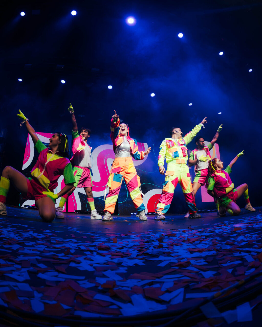 LOS MEÑIQUES DE LA CASA LLEVAN SU “BAILA A LO LOCO TOUR” POR TODA LATINOAMÉRICA 🌈✨